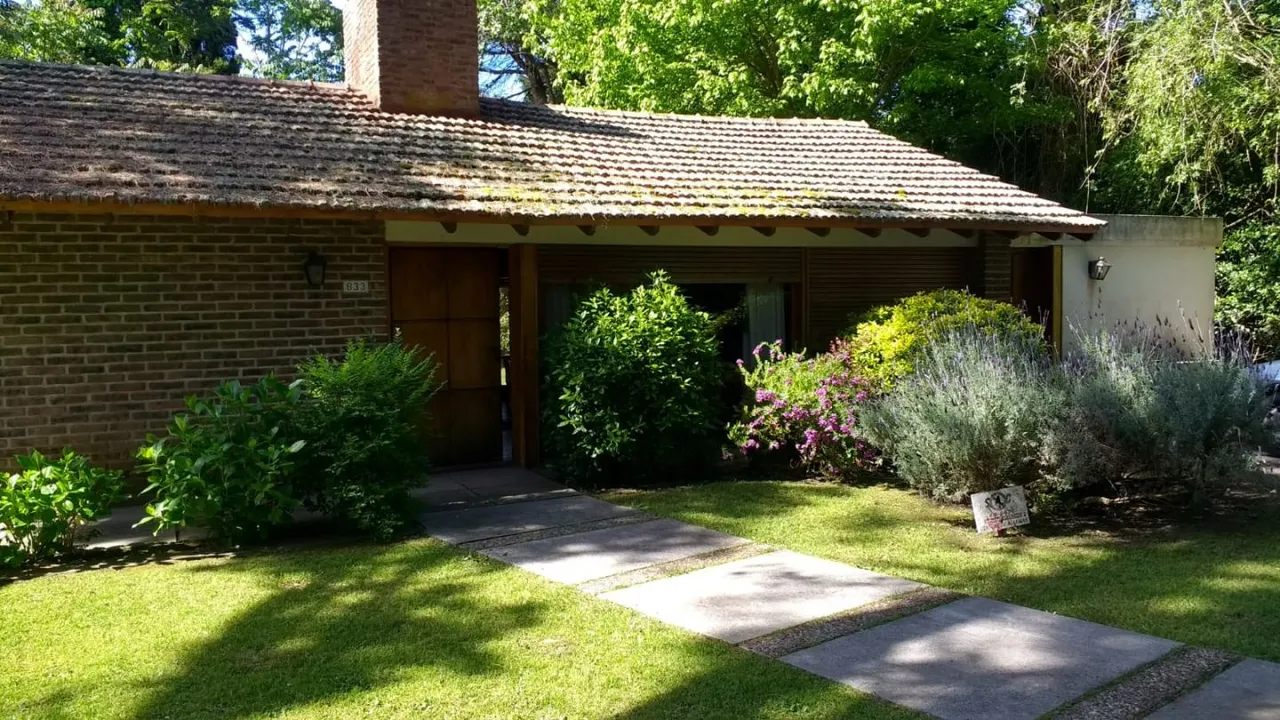 Casa en De los Pingüino 800