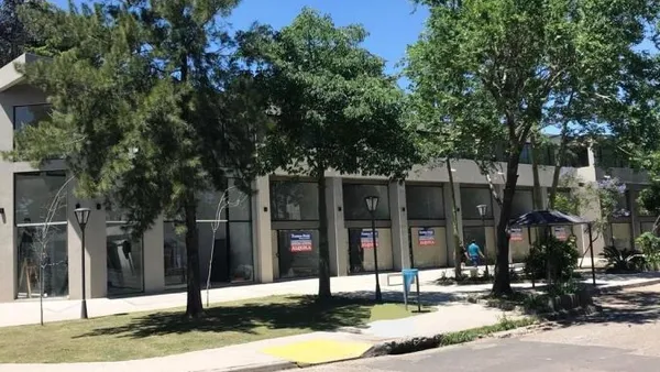 Local Comercial en Primera Junta 100