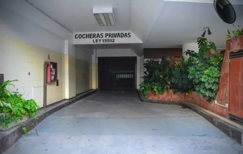 Cochera en Av Cabildo 100