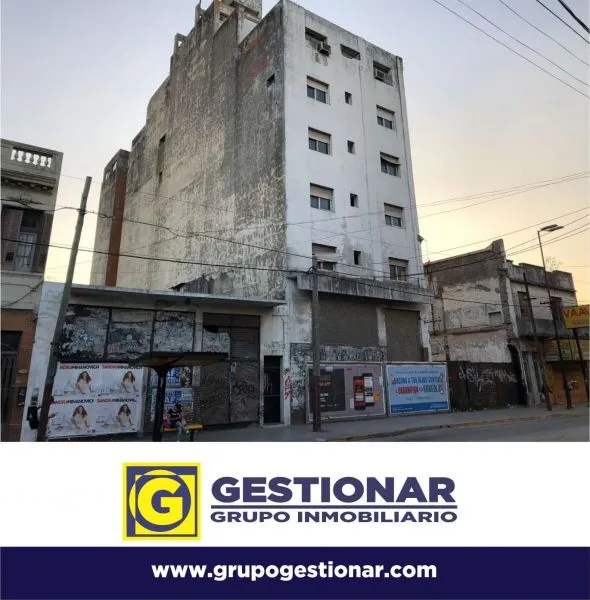 Edificio en Av J. D. Peron 3800