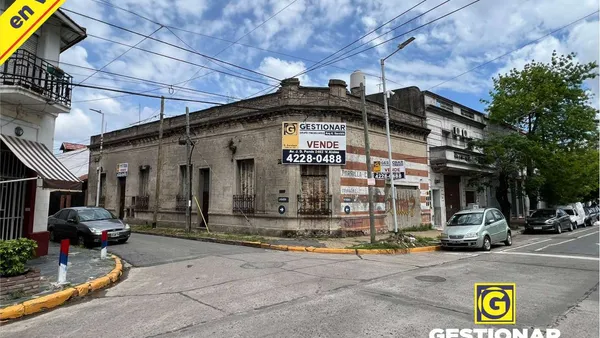 Local Comercial en Av Rivadavia 100