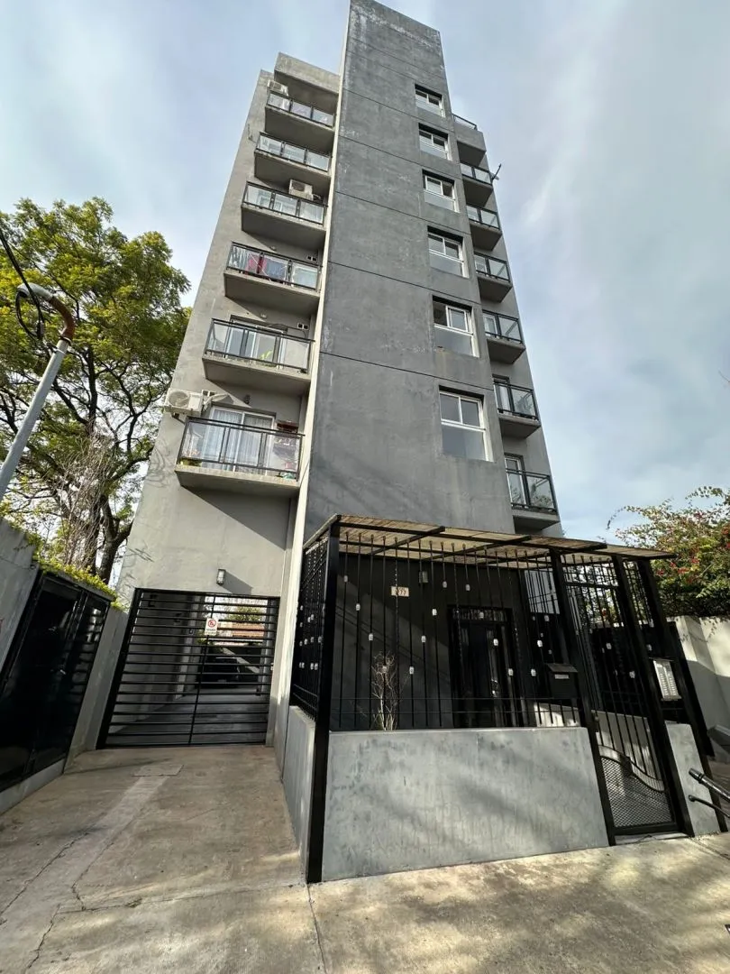 Departamento en Alberdi 1200