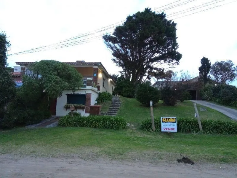 Edificio en Av 1 1500