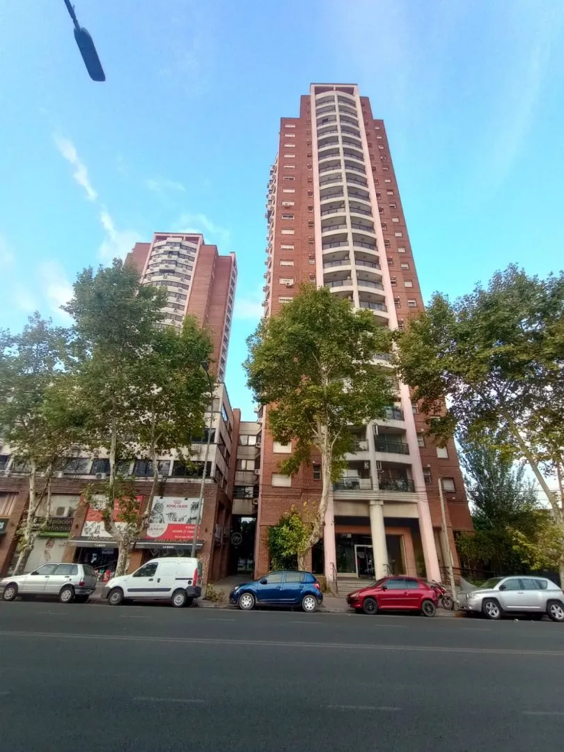 Departamento en Peron 500