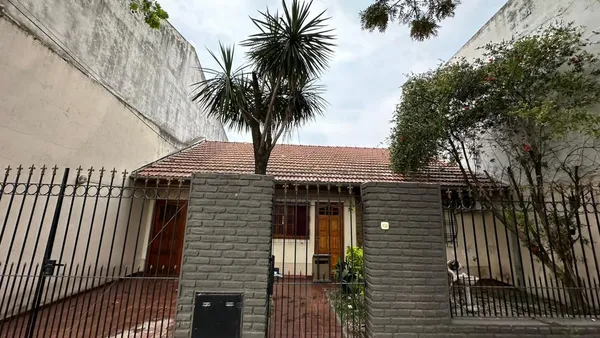 Casa en Albert Schweitze 200