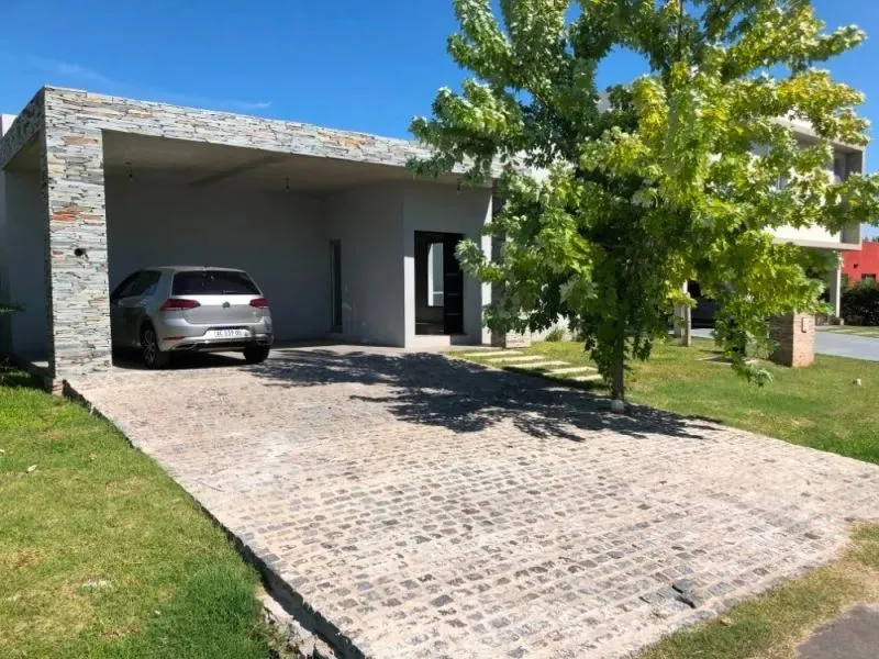 Casa en AV. GUTIERREZ 4100