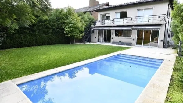Casa en CEVALLOS 1001