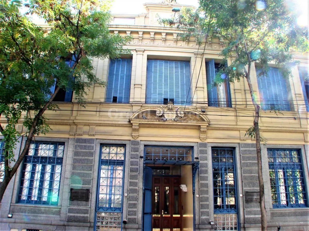 Departamento en Sarandi 1000