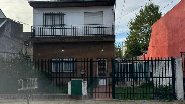 Casa en CARHUE 5200