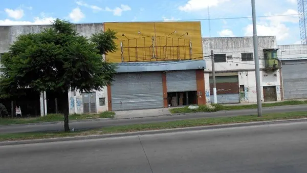 Galpon en Av. Pres Hipolit 300