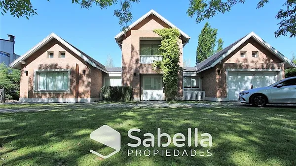 Casa en calle 467 5000