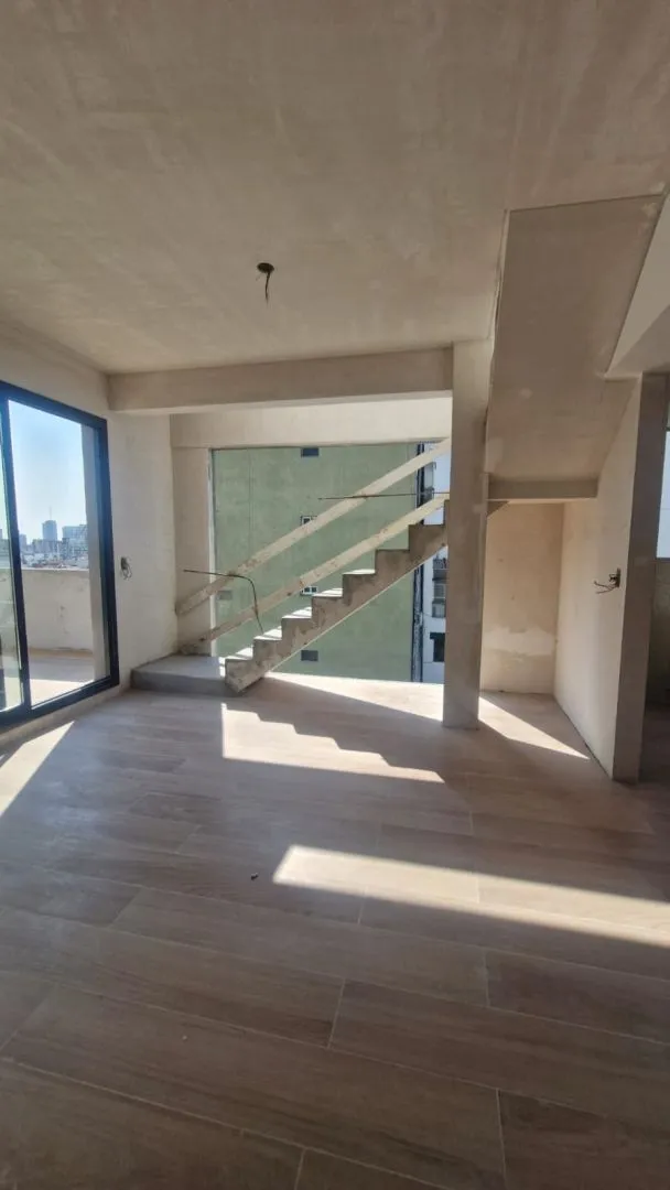Departamento en Arenales 2500