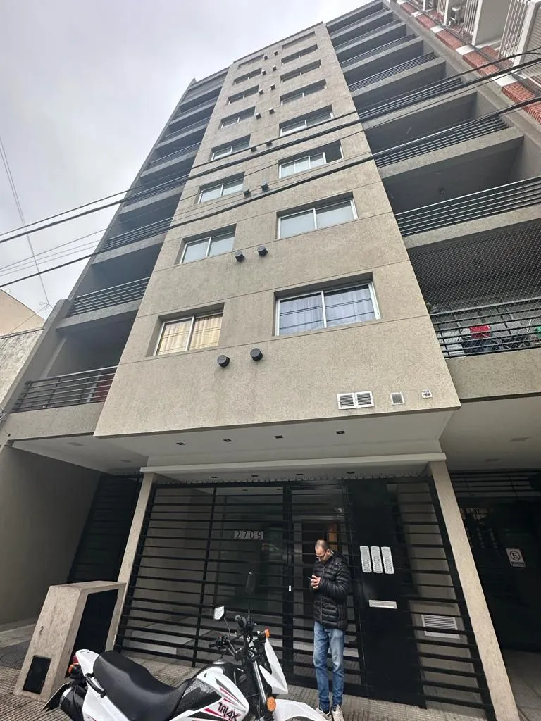 Departamento en RAMON FALCON 2700