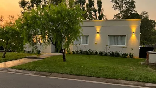 Casa en SANTA EMILIA - P 300