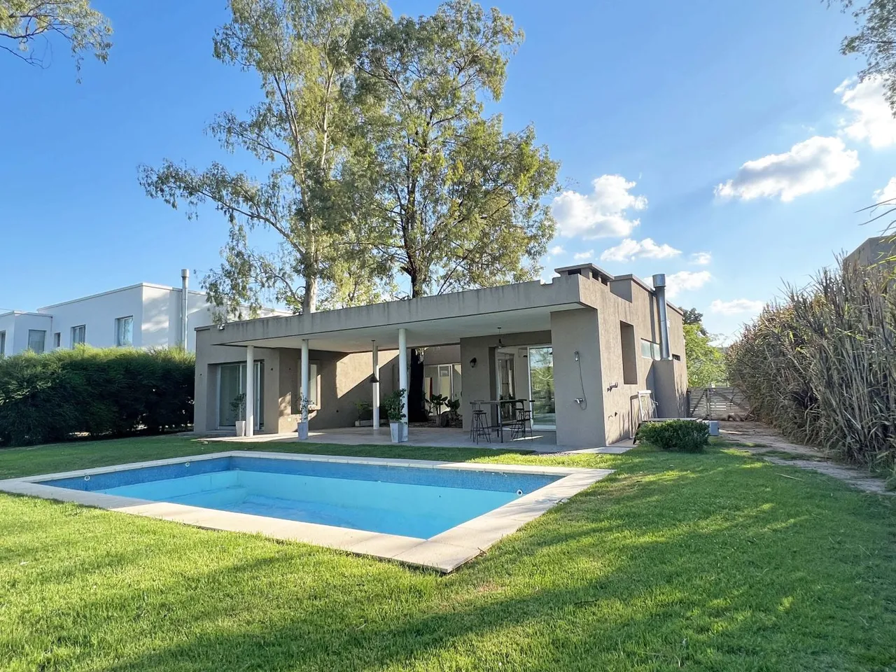 Casa en EL ENCUENTRO - B 100