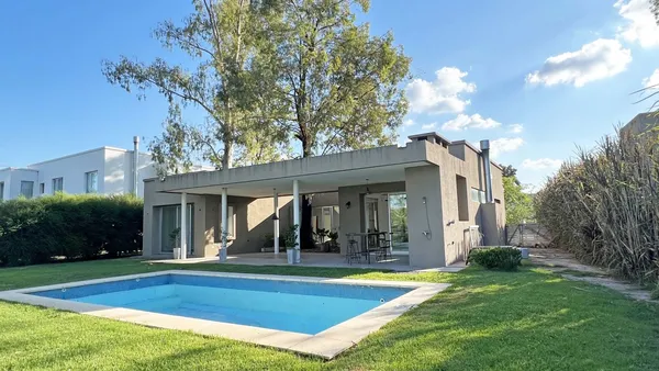 Casa en EL ENCUENTRO - B 100
