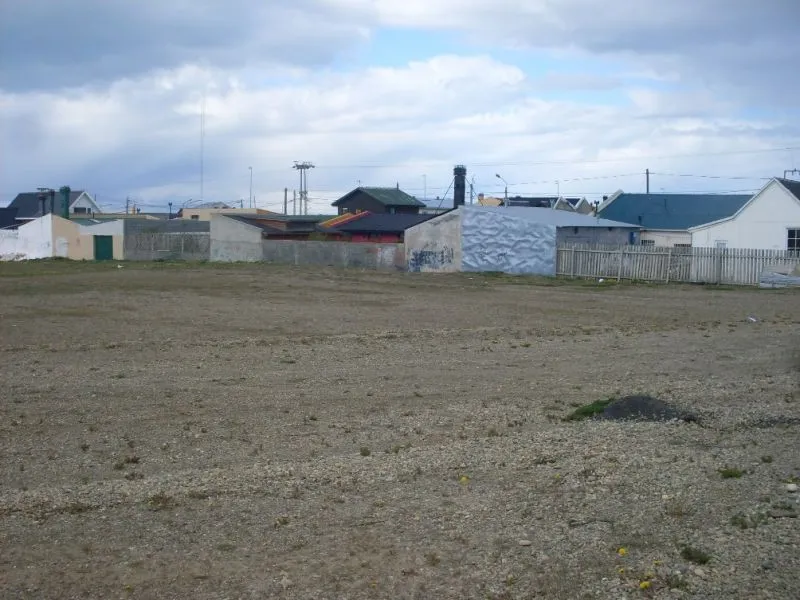 Lote en 20 de Junio 400