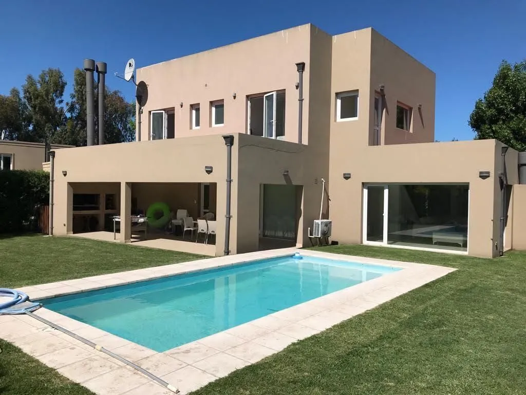 Casa en Av. Jorge Newber 5000