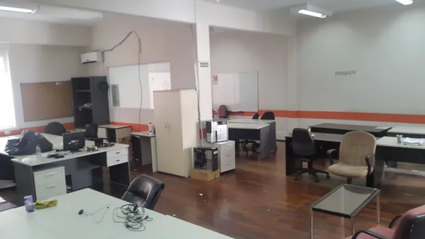 Oficina en 25 de Mayo 400