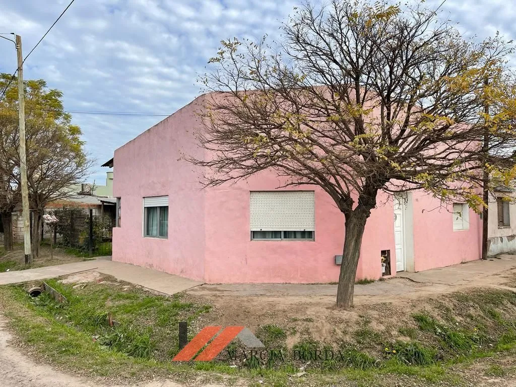 Casa en Calle Uruguay Es 100