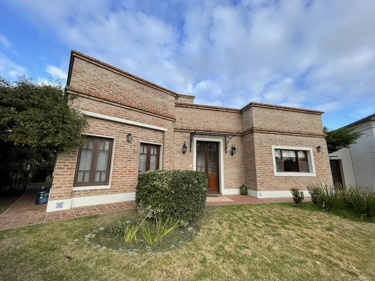 Casa en JUAN MANUEL DE R 2200