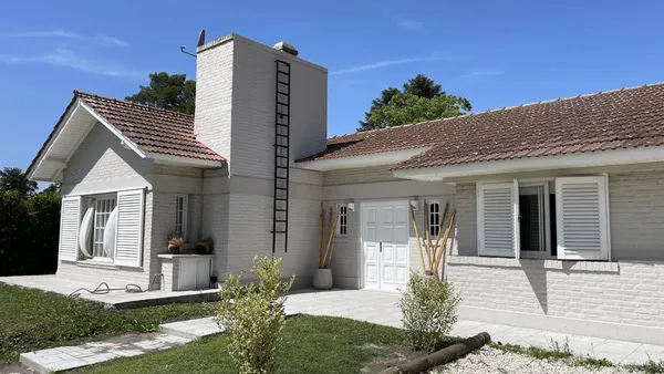 Casa en Juan Manuel de R 2200