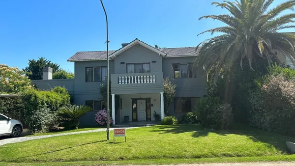 Casa en Juan Manuel de R 2200
