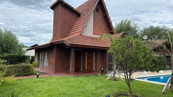 Casa en JUAN MANUEL DE R 2200