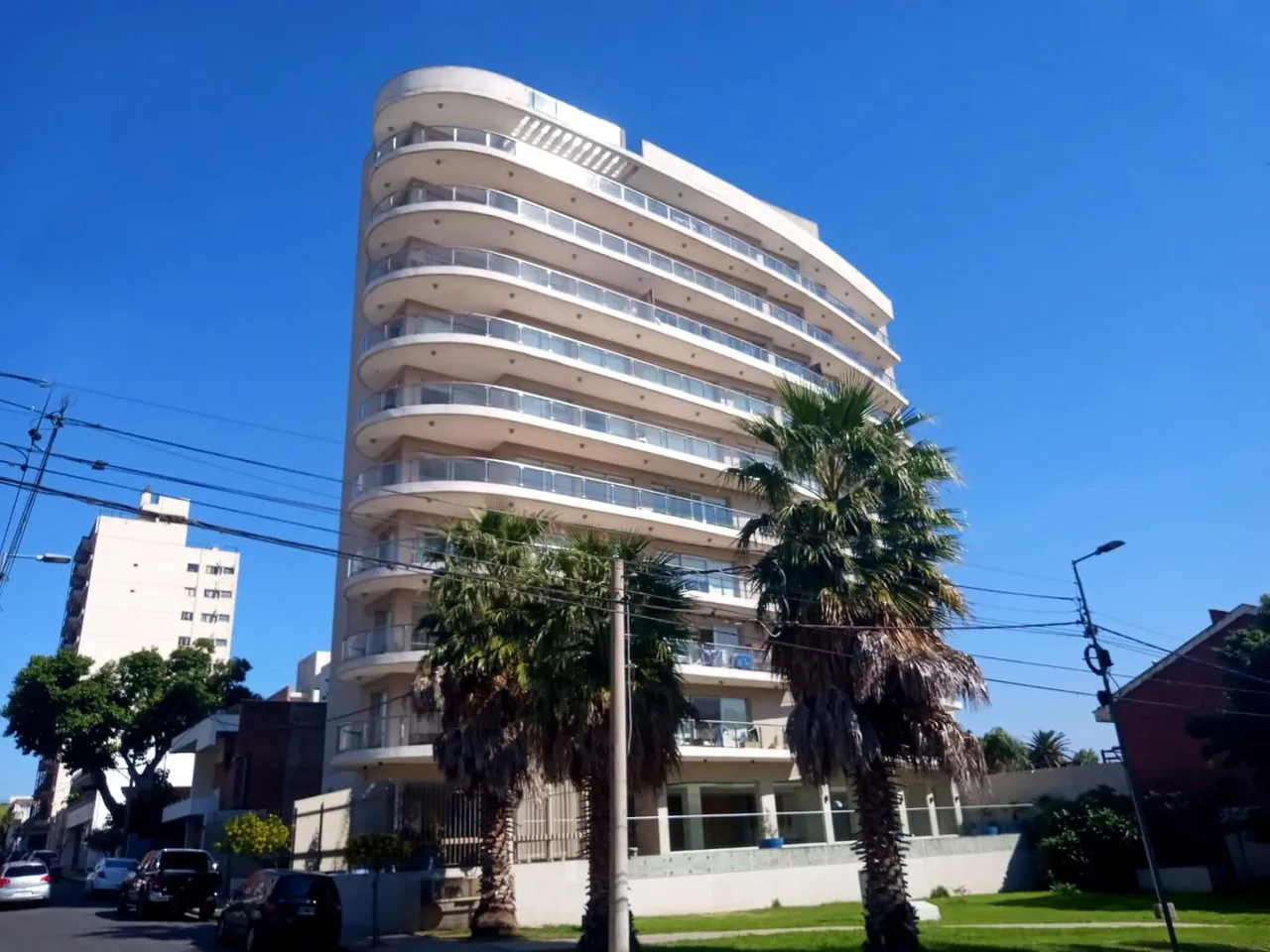 Departamento en León Guruciaga 100
