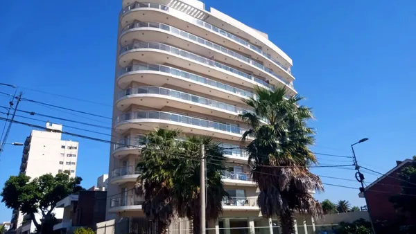 Departamento en León Guruciaga 100