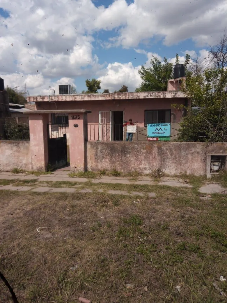 Casa en 104 1600
