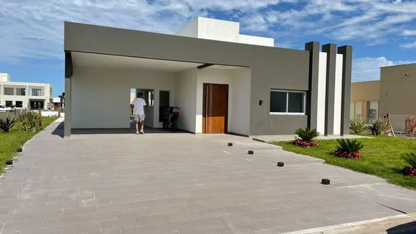 Casa en SARGENTO CABRAL 5600