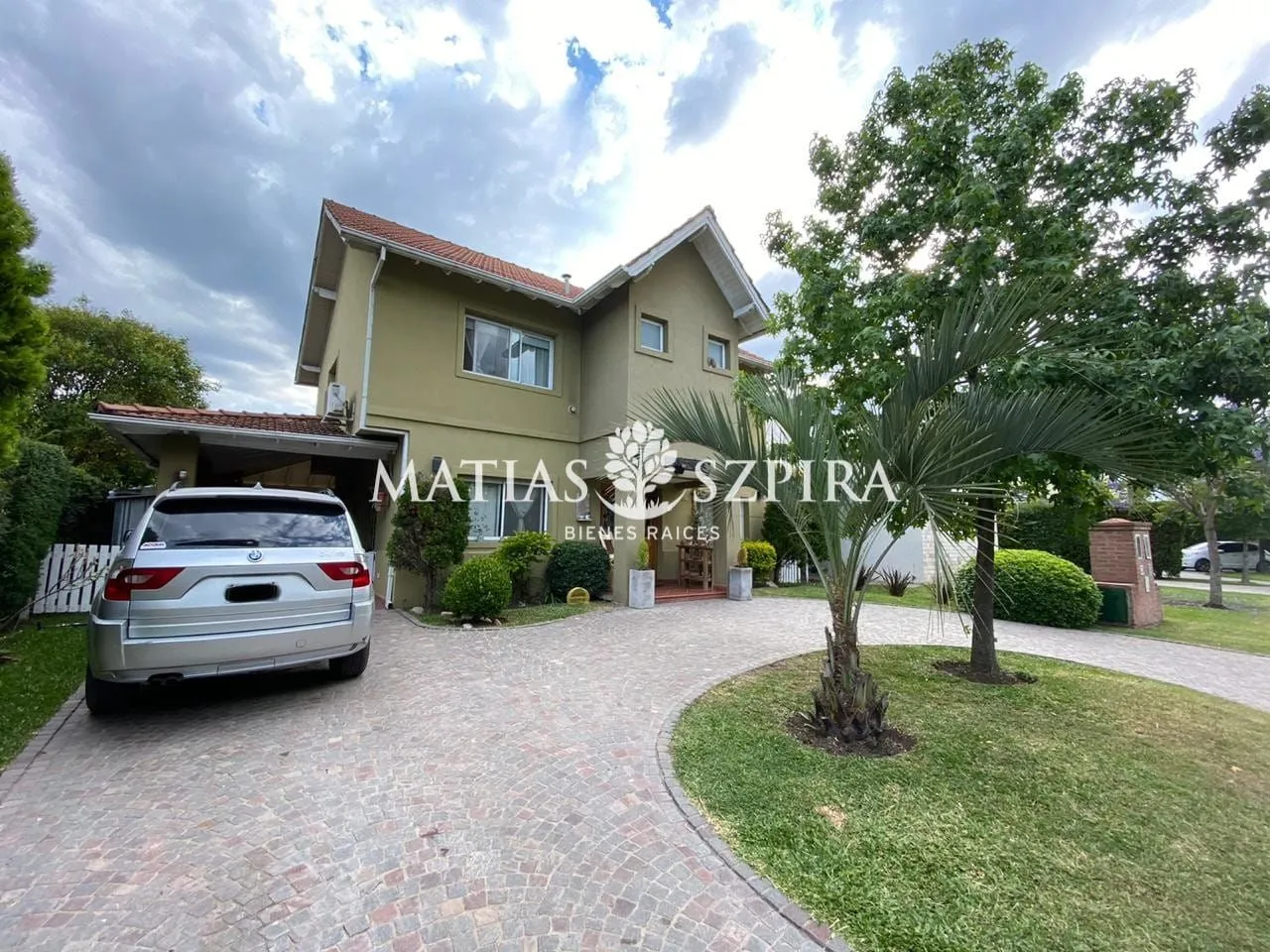 Casa en Athualpa 100