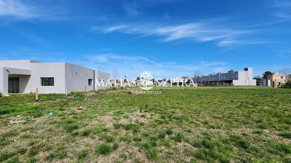 Lote en Carola Lorenzini 4600
