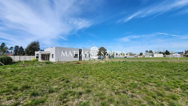 Lote en Carola Lorenzini 4600