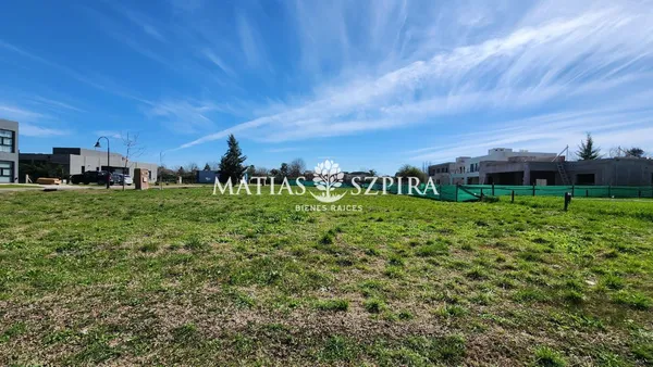 Lote en Carola Lorenzini 4600