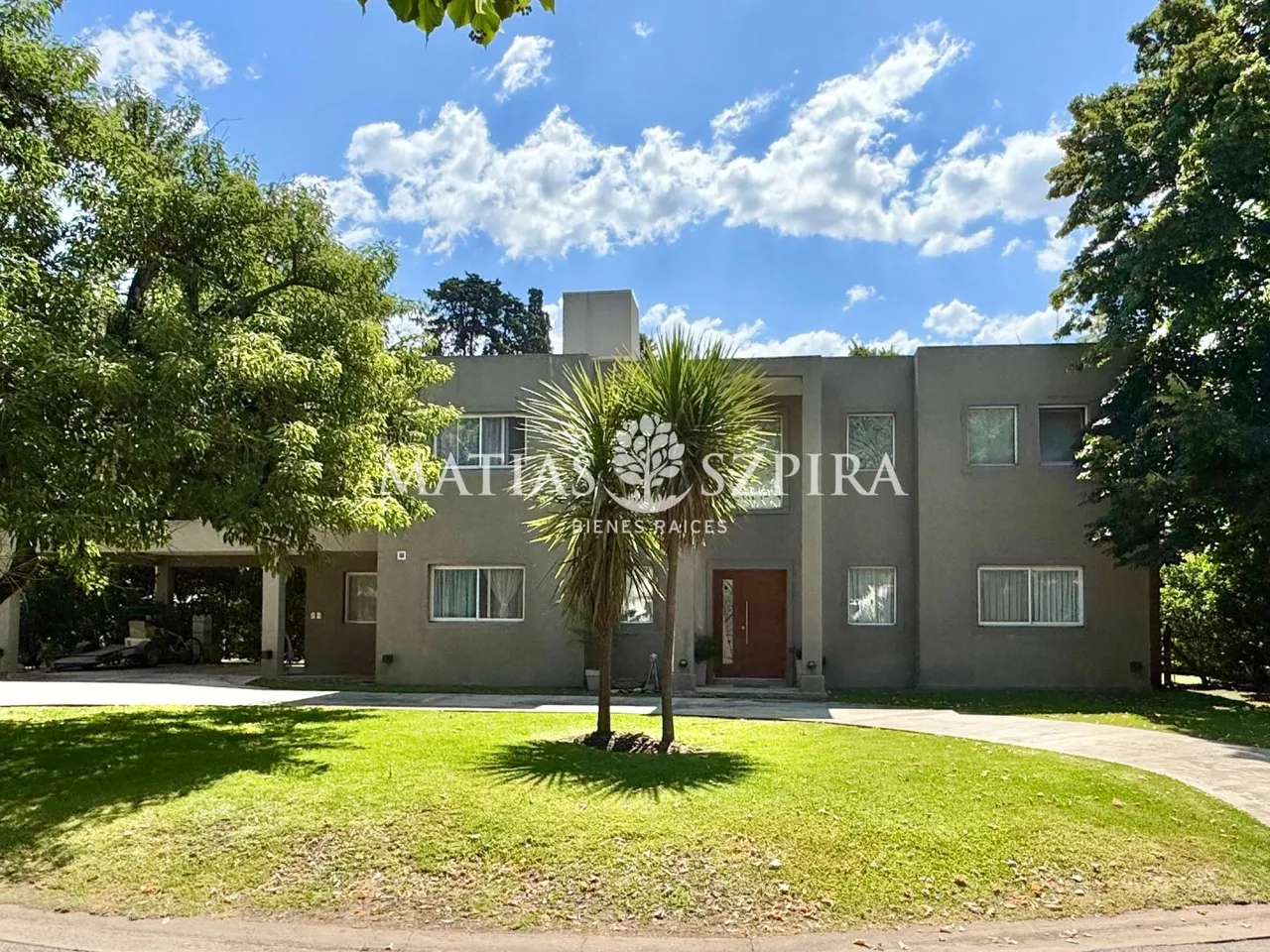 Casa en reverendo padre 2300