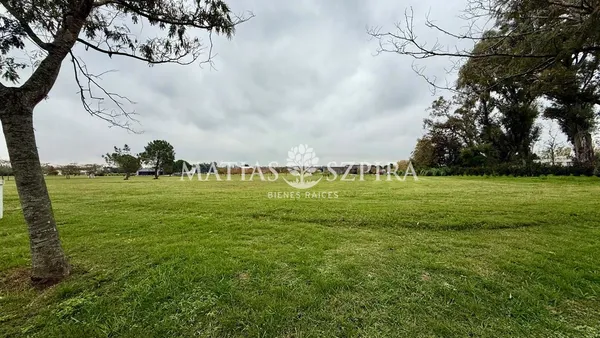 Lote en Av. Fernández B 3900