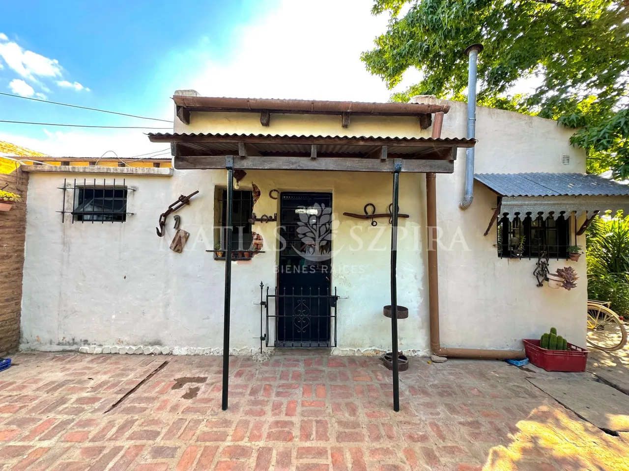 Casa en Rivadavia 1400