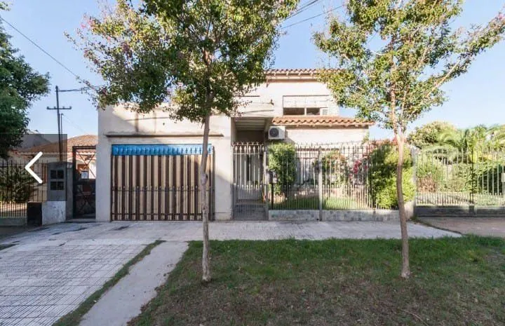 Casa en Carlos Casares 700