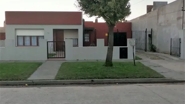Casa en 6 e/ 23 y 25
