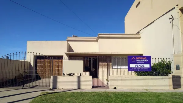 Casa en Av. Centenario e 1100