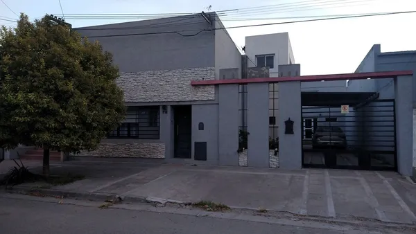 Casa en 13 entre B y C