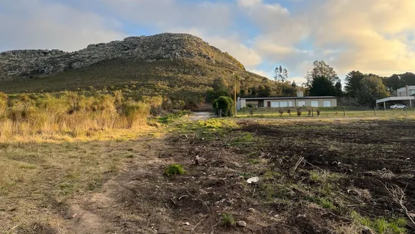 Lote en 49 bis entre 40