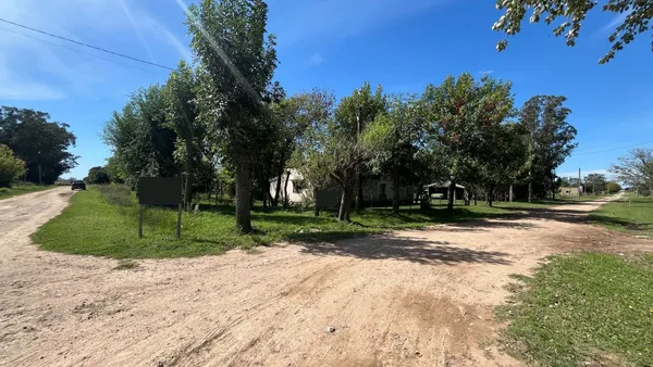 Lote en 4 esquina 21