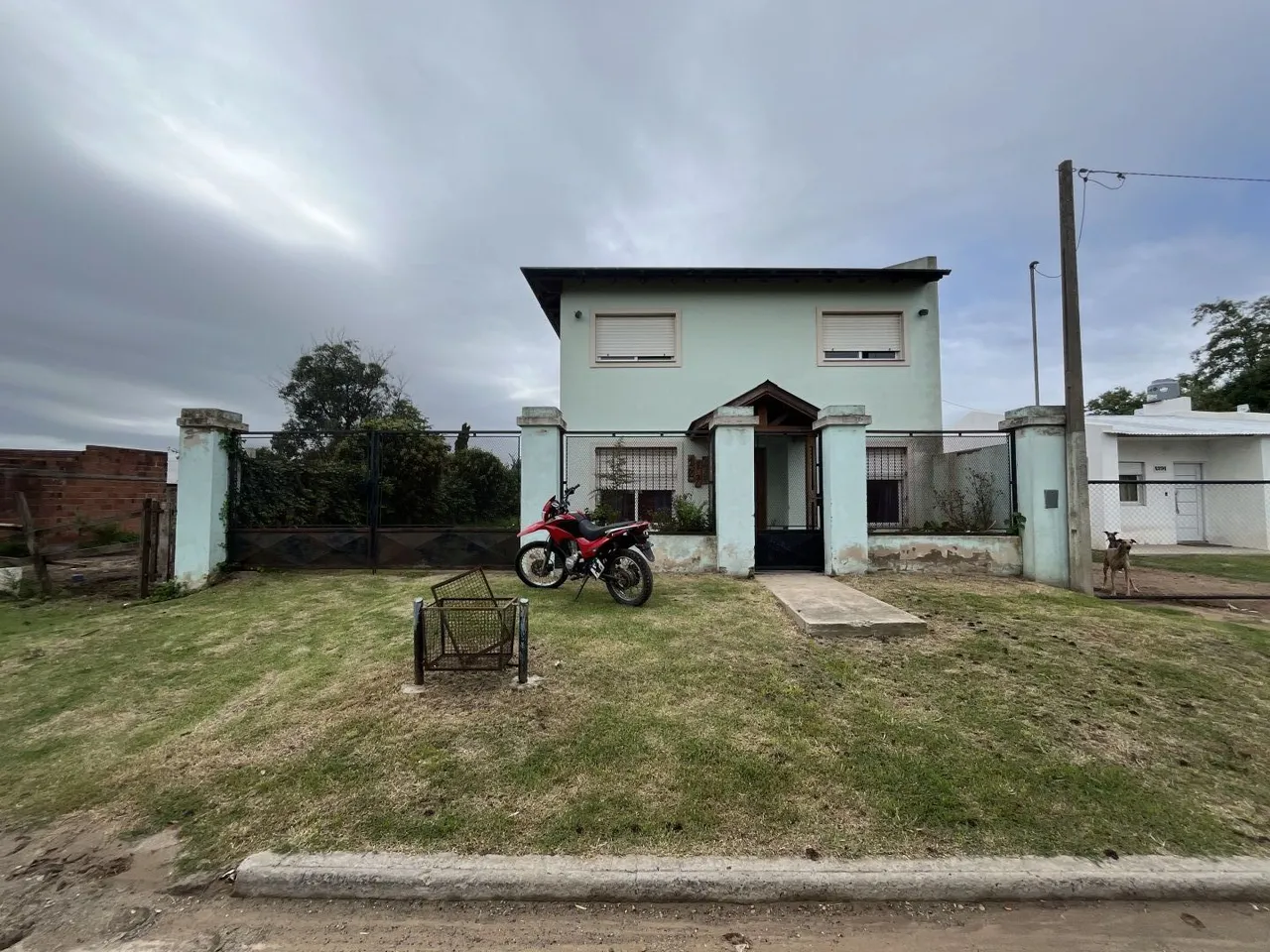 Casa en 16 entre 41 y 43