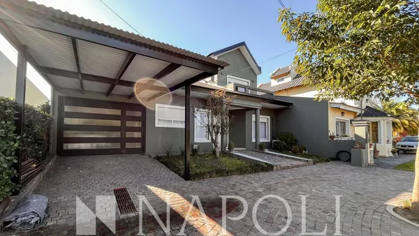 Casa en Av Jorge Newbery