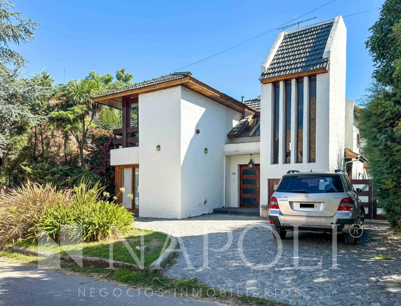 Casa en Escribano Vazque 3300