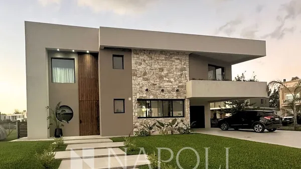 Casa en Los Robles 5900