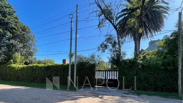 Lote en Chiron 1900